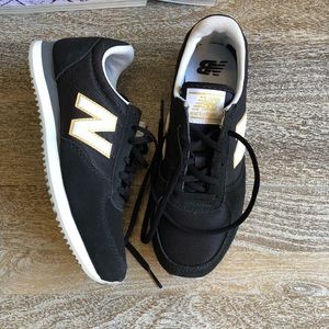 New Balance 220 Classic Sneaker